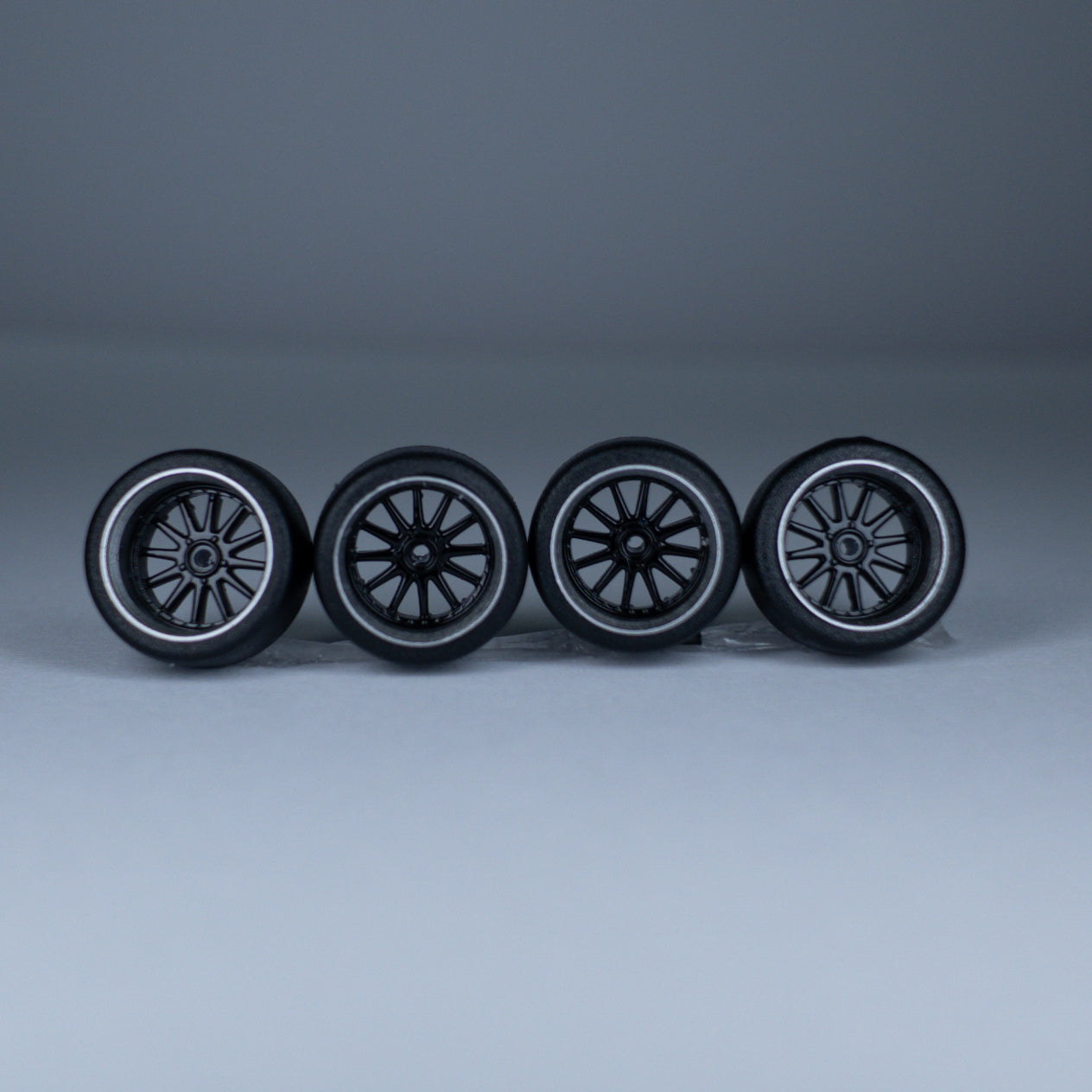 Koła "Superturismo black" do modeli w skali 1:64 (np. Hot Wheels) cloudy.micra