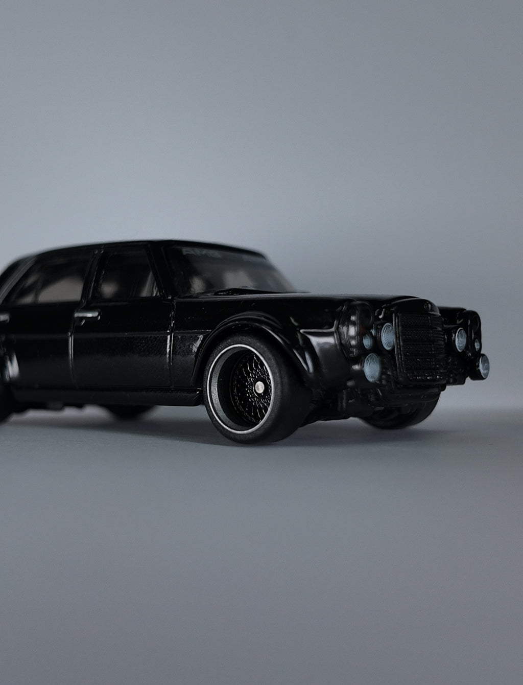 Hot Wheels Premium Mercedes-Benz 300 SEL 6.8 AMG Custom Wheel Swap