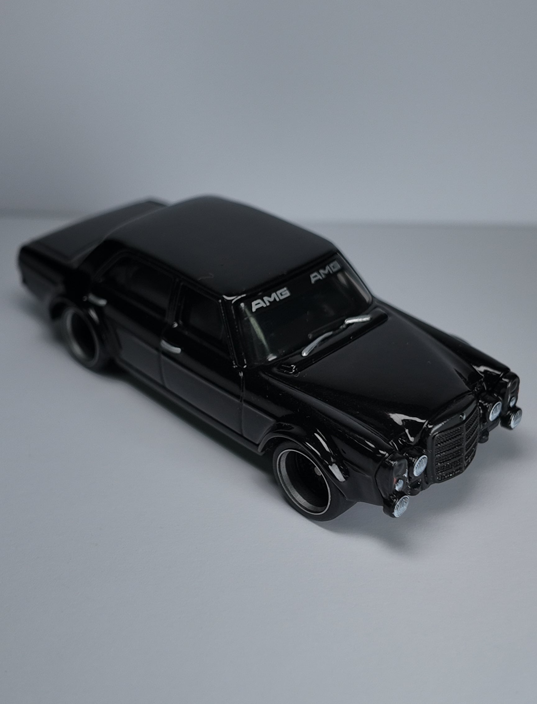 Hot Wheels Premium Mercedes-Benz 300 SEL 6.8 AMG Custom Wheel Swap