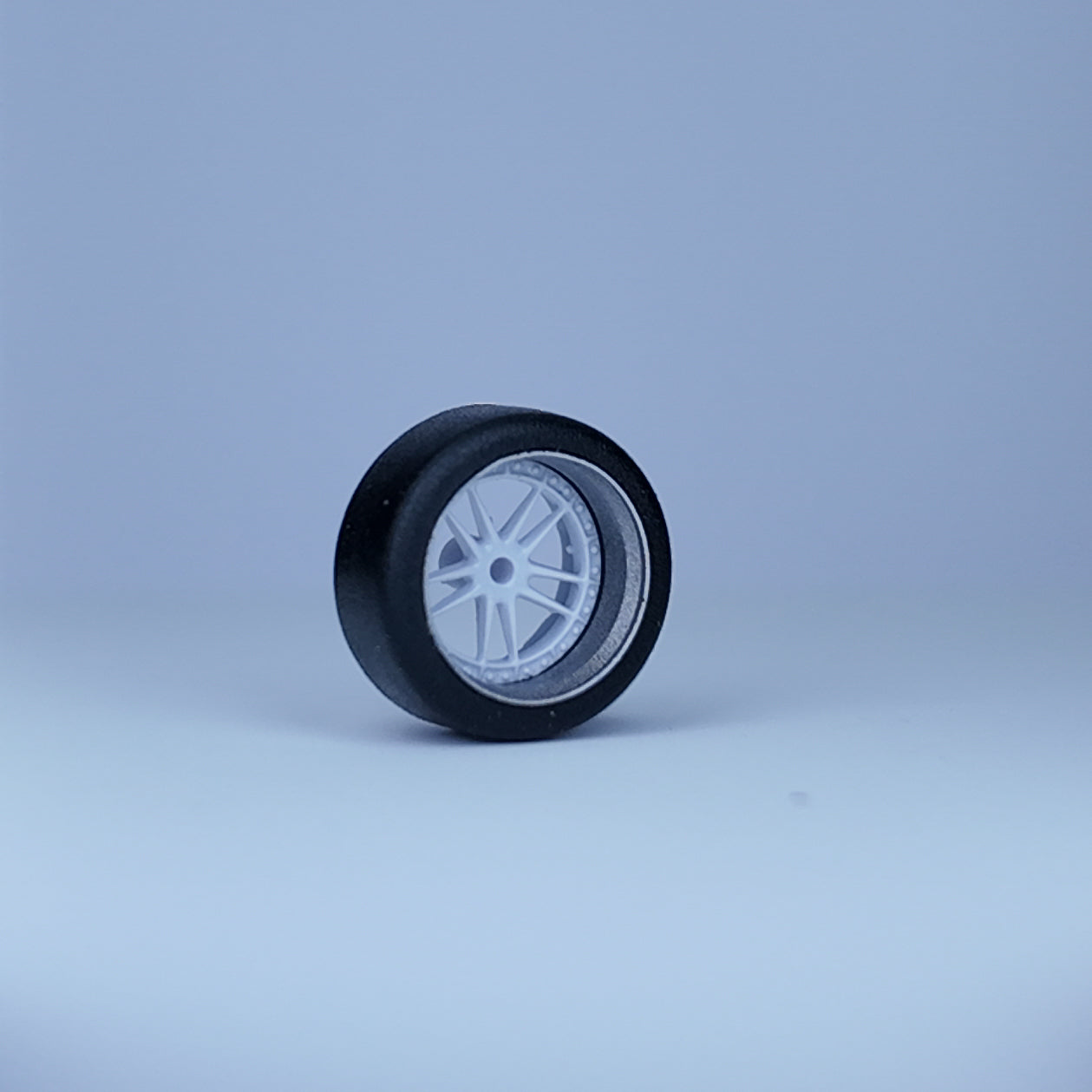 Koła "V-Star White" do modeli w skali 1:64 (np. Hot Wheels) cloudy.micra