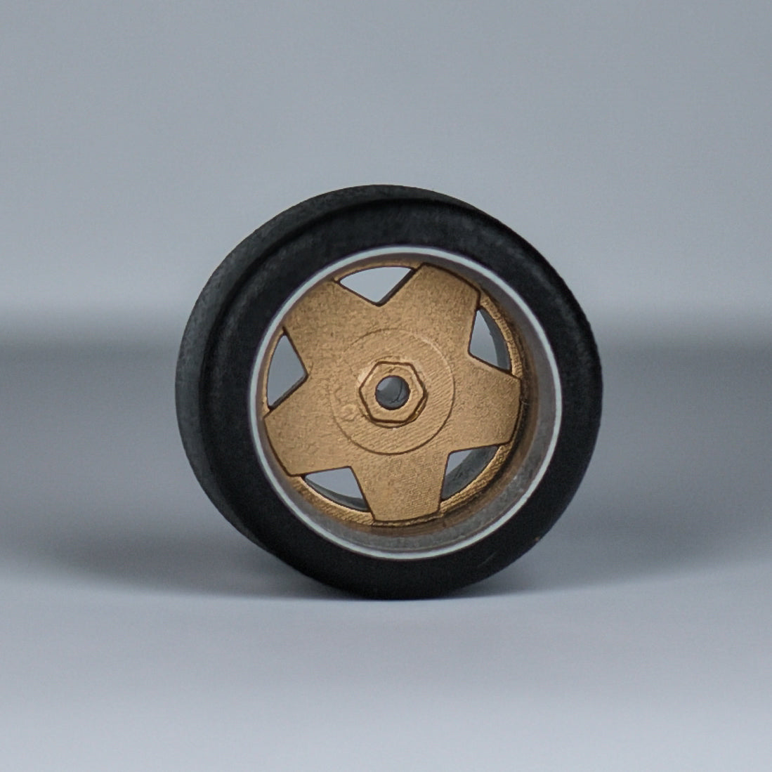 Koła "BRBT Gold" do modeli w skali 1:64 (np. Hot Wheels) cloudy.micra