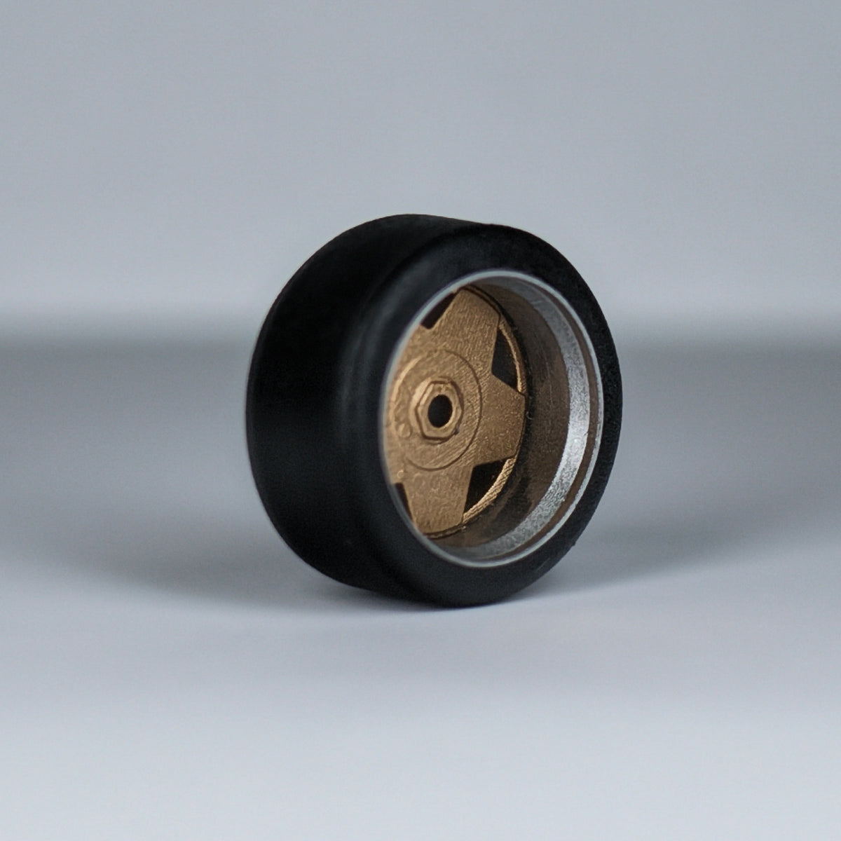 Koła "BRBT Gold" do modeli w skali 1:64 (np. Hot Wheels) cloudy.micra