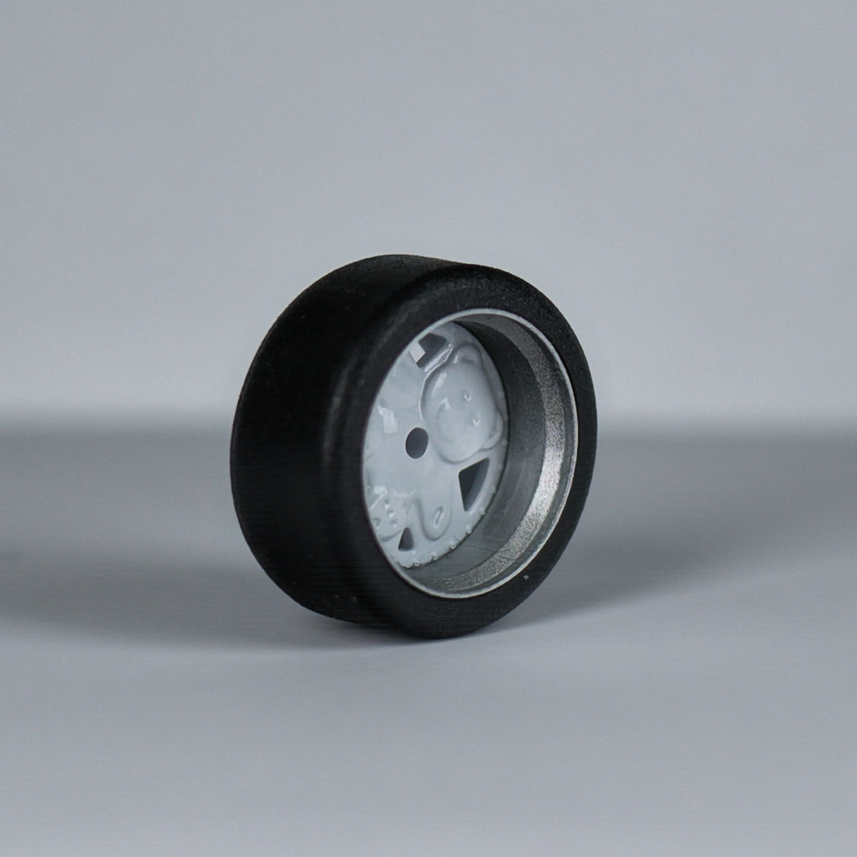 Koła "Białe Misie" do modeli w skali 1:64 (np. Hot Wheels) cloudy.micra
