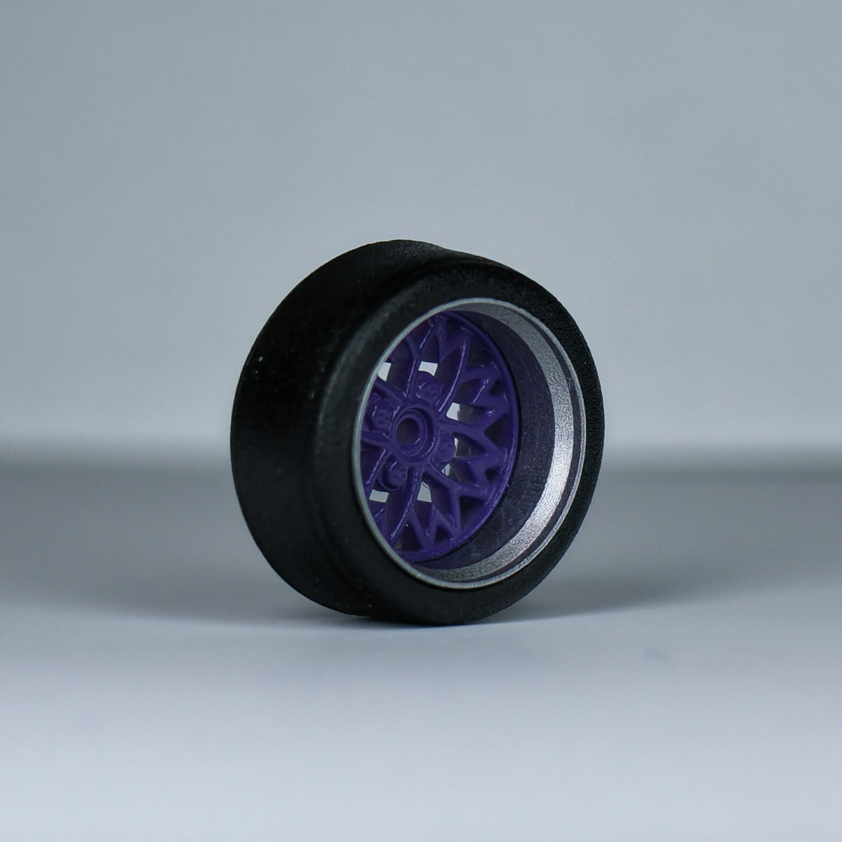 Koła "Sakura Purple" do modeli w skali 1:64 (np. Hot Wheels) cloudy.micra