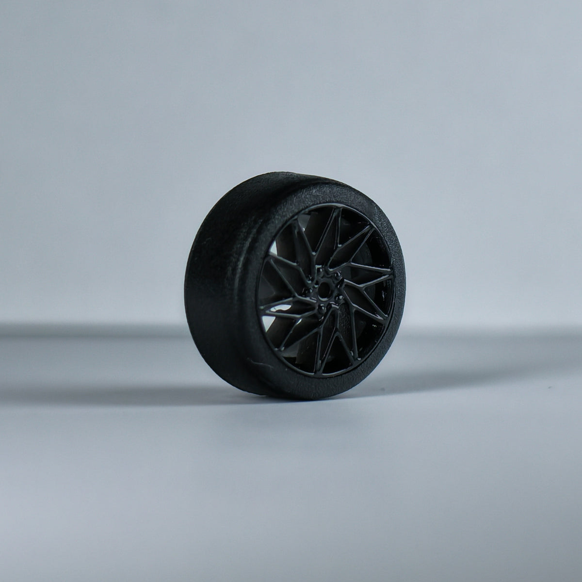 Koła "Twisted Black Basic" do modeli w skali 1:64 (np. Hot Wheels) cloudy.micra