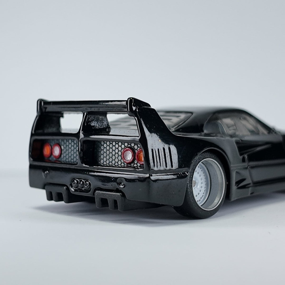 Hot Wheels Ferrari F40 Custom Wheel Swap